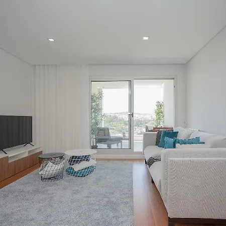 Luxury River View Apartment *
