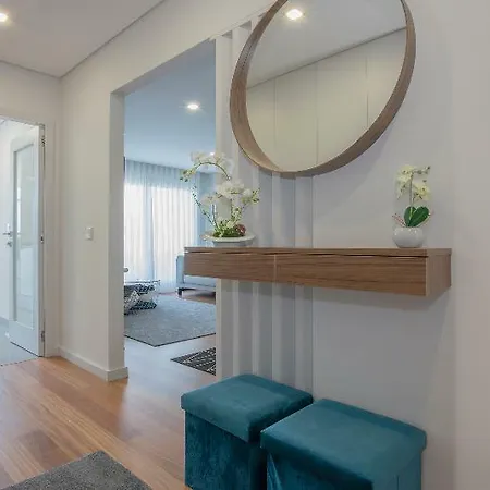 Luxury River View Apartment *